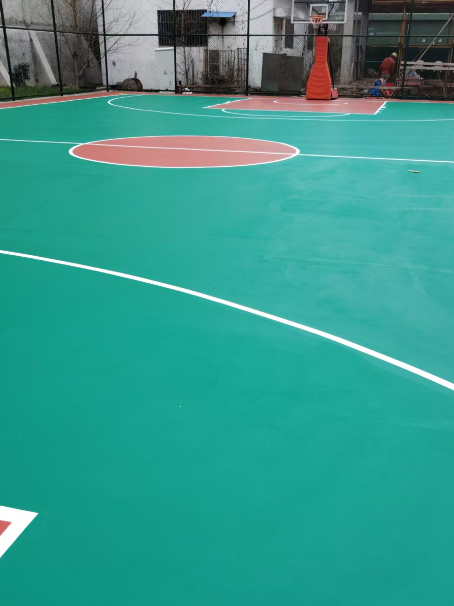 冠县 球场长期使用易出现地面开裂
